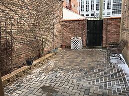 Beautiful Three Bedroom Apartment near Loyola by AllSet Turnover