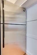 Beautiful Three Bedroom Apartment near Loyola by AllSet Turnover