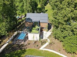 Spacious Villa With Good Ambience