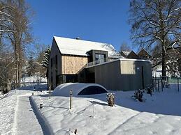 Spacious Villa With Good Ambience