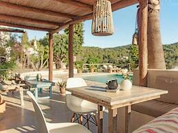 Holiday Home With Spacious Rooms