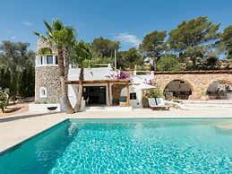 Holiday Home With Spacious Rooms