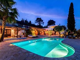 Holiday Home With Spacious Rooms