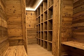 Chalet With Stunning View and Jacuzzi