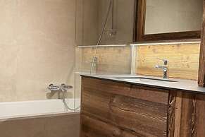 Chalet With Stunning View and Jacuzzi