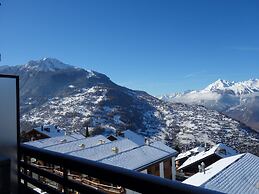 Apartment With Patio Facing Hills