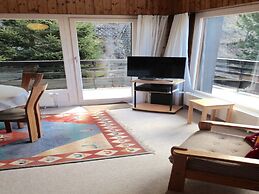Apartment With Patio Facing Hills