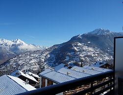 Apartment With Patio Facing Hills