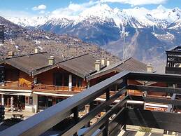 Apartment With Patio Facing Hills