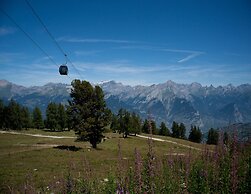Apartment With Patio Facing Hills