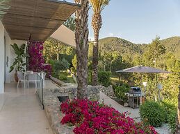 Villa With Multiple Outdoor Terrace