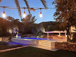 Villa With Multiple Outdoor Terrace