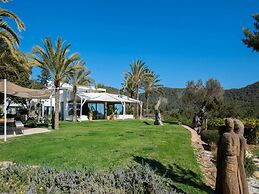 Villa With Multiple Outdoor Terrace