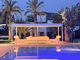 Villa With Multiple Outdoor Terrace