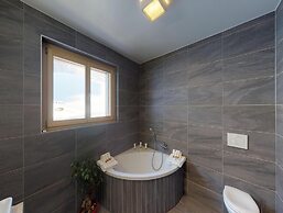 Apartment for Larger Gatherings