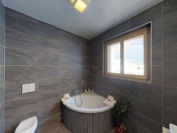 Apartment for Larger Gatherings