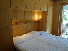 Spacious Apartment With Firepllace