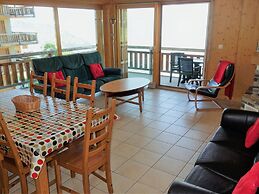 Spacious Apartment With Firepllace