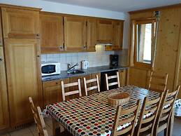 Spacious Apartment With Firepllace