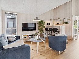 5 Star Holiday Home in Romo