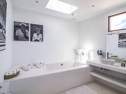 Magnificent Villa With Infinity Pool