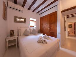 Magnificent Villa With Infinity Pool