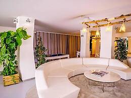 Magnificent Villa With Infinity Pool