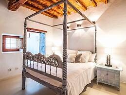 Magnificent Villa With Infinity Pool