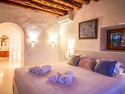 Magnificent Villa With Infinity Pool