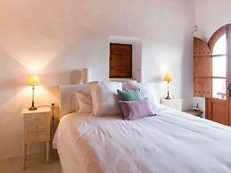 Magnificent Villa With Infinity Pool