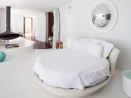 Magnificent Villa With Infinity Pool