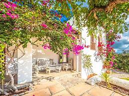 Magnificent Villa With Infinity Pool