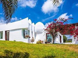 Magnificent Villa With Infinity Pool