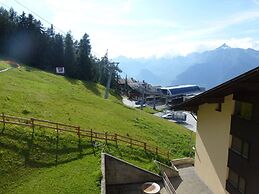 Scenic Mountain View Apartment