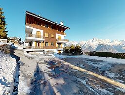 Stunning Apartment With Valley and Mountains