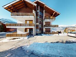 Stunning Apartment With Valley and Mountains
