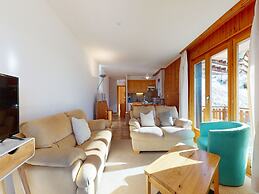 Stunning Apartment With Valley and Mountains