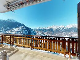 Stunning Apartment With Valley and Mountains