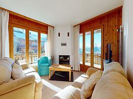 Stunning Apartment With Valley and Mountains