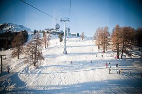 Hilltop Apartment With Views