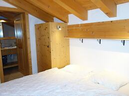 Hilltop Apartment With Views