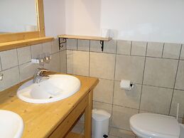 Hilltop Apartment With Views