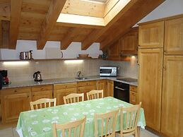 Hilltop Apartment With Views