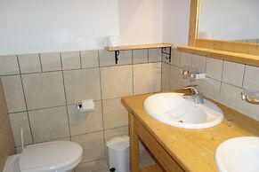 Hilltop Apartment With Views