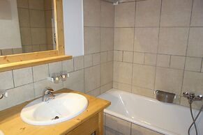 Hilltop Apartment With Views