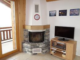 Hilltop Apartment With Views