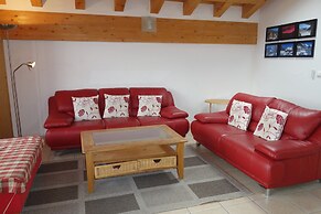 Hilltop Apartment With Views