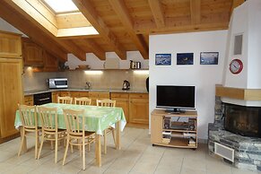 Hilltop Apartment With Views