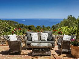 Holiday Home With Spacious Lounge Area