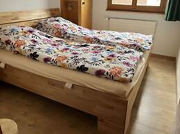 Cozy Apartment in Valley With Patio